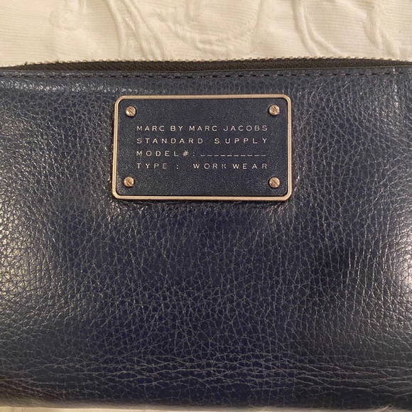 Marc by Marc Jacobs Navy Q Wingman Wristlet - Picture 1 of 4